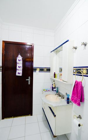 Casa à venda com 250m², 3 quartos e 4 vagasBanheiro da Suíte 1