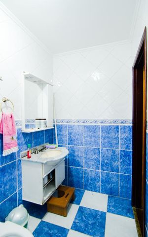 Casa à venda com 250m², 3 quartos e 4 vagasBanheiro da Suíte 2
