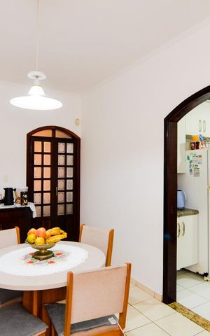 Casa à venda com 250m², 3 quartos e 4 vagasCopa