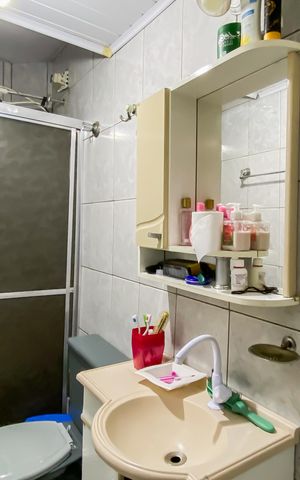 Casa à venda com 120m², 2 quartos e 1 vaga Casa à venda com 120m², 2 quartos e 1 vagaBanheiro