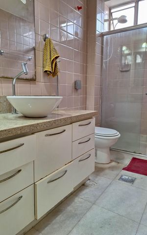 Apartamento à venda com 98m², 3 quartos e 1 vaga Apartamento à venda com 98m², 3 quartos e 1 vagaBanheiro Social