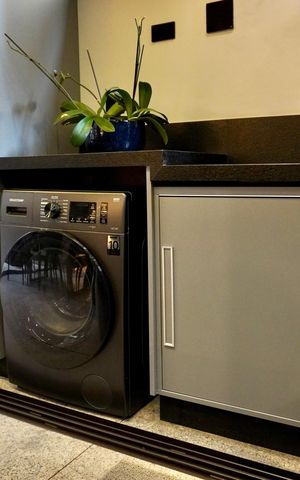 Apartamento à venda com 145m², 2 quartos e 2 vagas Apartamento à venda com 145m², 2 quartos e 2 vagasLavanderia