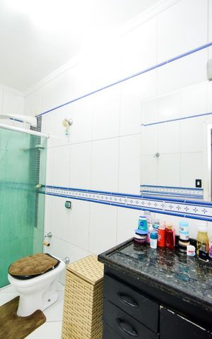 Casa à venda com 250m², 2 quartos e 2 vagasBanheiro