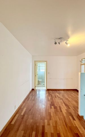 Casa à venda com 85m², 2 quartos e sem vaga Casa à venda com 85m², 2 quartos e sem vagaSala