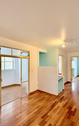 Casa à venda com 85m², 2 quartos e sem vaga Casa à venda com 85m², 2 quartos e sem vagaSala