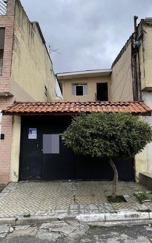 Casa para alugar com 70m², 2 quartos e sem vaga Casa para alugar com 70m², 2 quartos e sem vagaFachada + Placa