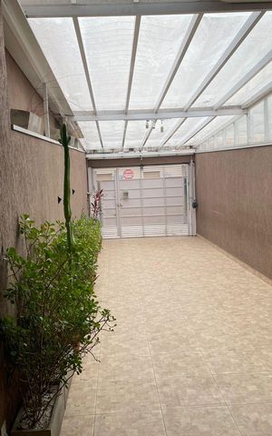 Casa à venda com 170m², 3 quartos e 3 vagas Casa à venda com 170m², 3 quartos e 3 vagasÁrea externa