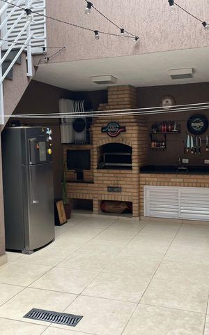 Casa à venda com 170m², 3 quartos e 3 vagas Casa à venda com 170m², 3 quartos e 3 vagasÁrea externa