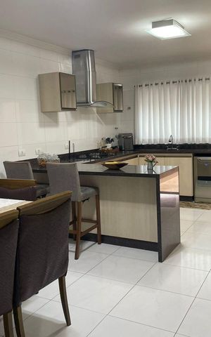 Casa à venda com 170m², 3 quartos e 3 vagas Casa à venda com 170m², 3 quartos e 3 vagasCozinha