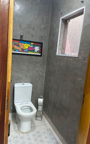 Casa à venda com 170m², 3 quartos e 3 vagas Casa à venda com 170m², 3 quartos e 3 vagasBanheiro