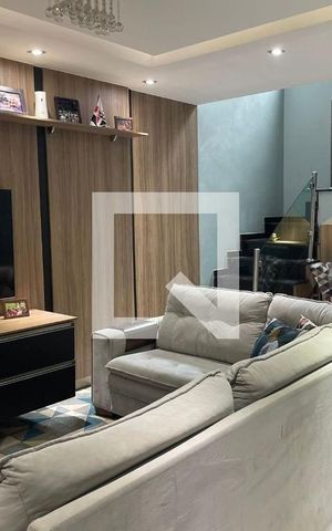 Casa à venda com 170m², 3 quartos e 3 vagas Casa à venda com 170m², 3 quartos e 3 vagasSala