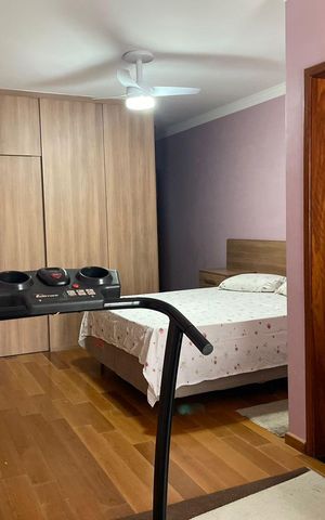Casa à venda com 170m², 3 quartos e 3 vagas Casa à venda com 170m², 3 quartos e 3 vagasQuarto 1