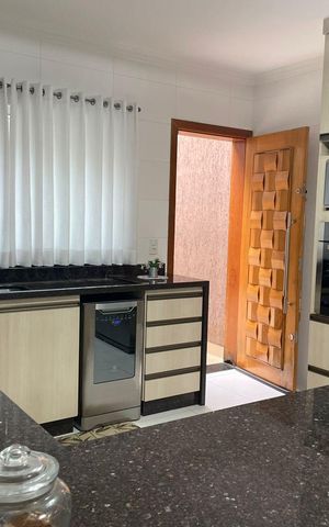 Casa à venda com 170m², 3 quartos e 3 vagas Casa à venda com 170m², 3 quartos e 3 vagasCozinha