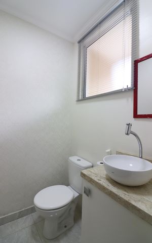 Casa de condomínio à venda com 120m², 3 quartos e 2 vagasLavabo