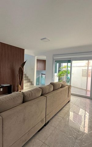 Casa de condomínio para alugar com 254m², 4 quartos e 11 vagas Casa de condomínio para alugar com 254m², 4 quartos e 11 vagasSala