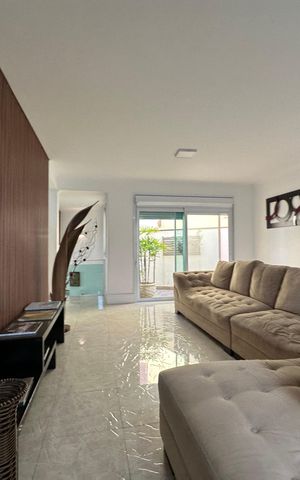 Casa de condomínio para alugar com 254m², 4 quartos e 11 vagas Casa de condomínio para alugar com 254m², 4 quartos e 11 vagasSala