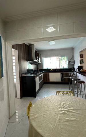 Casa de condomínio para alugar com 254m², 4 quartos e 11 vagas Casa de condomínio para alugar com 254m², 4 quartos e 11 vagasCozinha