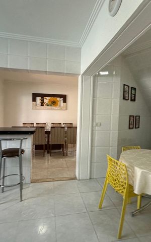 Casa de condomínio para alugar com 254m², 4 quartos e 11 vagas Casa de condomínio para alugar com 254m², 4 quartos e 11 vagasCozinha