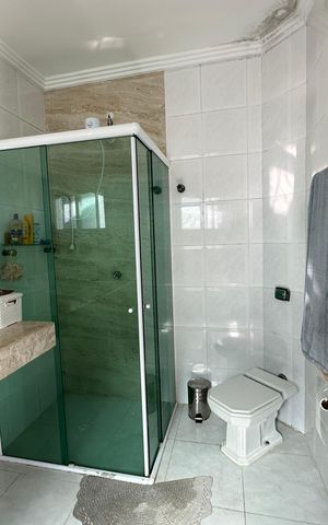 Casa de condomínio para alugar com 254m², 4 quartos e 11 vagas Casa de condomínio para alugar com 254m², 4 quartos e 11 vagasBanheiro da Suíte 2