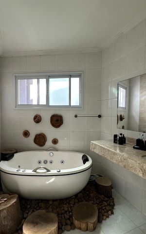 Casa de condomínio para alugar com 254m², 4 quartos e 11 vagas Casa de condomínio para alugar com 254m², 4 quartos e 11 vagasBanheiro da Suíte 2