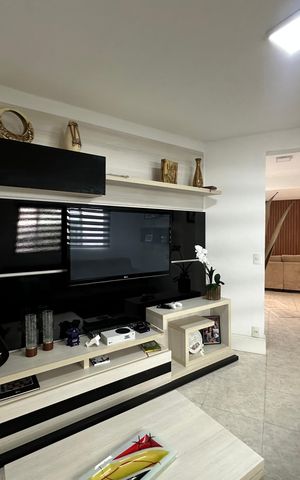 Casa de condomínio para alugar com 254m², 4 quartos e 11 vagas Casa de condomínio para alugar com 254m², 4 quartos e 11 vagasSala de TV