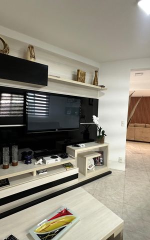 Casa de condomínio para alugar com 254m², 4 quartos e 11 vagas Casa de condomínio para alugar com 254m², 4 quartos e 11 vagasSala de TV