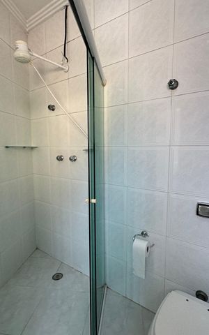 Casa de condomínio para alugar com 254m², 4 quartos e 11 vagas Casa de condomínio para alugar com 254m², 4 quartos e 11 vagasBanheiro da Suíte 1