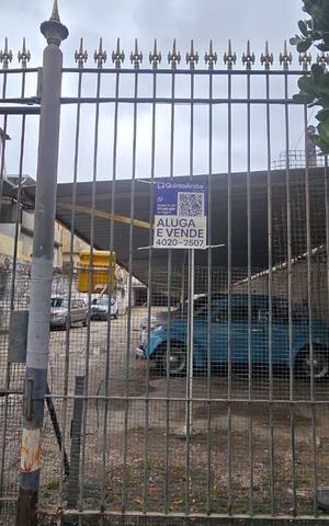Casa à venda com 800m², 3 quartos e 41 vagas Casa à venda com 800m², 3 quartos e 41 vagasFachada + placa