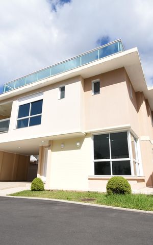 Casa de condomínio à venda com 354m², 4 quartos e 2 vagasFachada