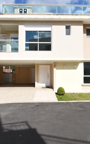 Casa de condomínio à venda com 354m², 4 quartos e 2 vagasFachada