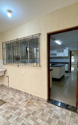 Casa para alugar com 250m², 4 quartos e 4 vagas Casa para alugar com 250m², 4 quartos e 4 vagasÁrea de Serviço