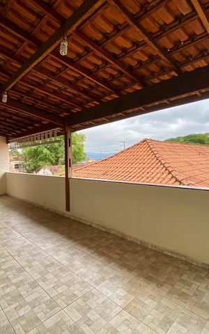 Casa para alugar com 250m², 4 quartos e 4 vagas Casa para alugar com 250m², 4 quartos e 4 vagasTerraço