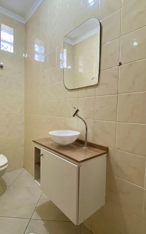 Casa para alugar com 250m², 4 quartos e 4 vagas Casa para alugar com 250m², 4 quartos e 4 vagasBanheiro 1