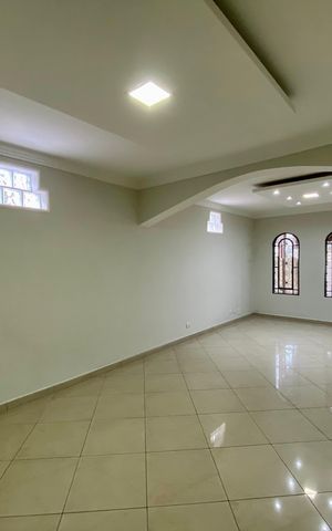 Casa para alugar com 250m², 4 quartos e 4 vagas Casa para alugar com 250m², 4 quartos e 4 vagasSala