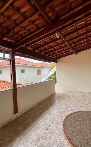 Casa para alugar com 250m², 4 quartos e 4 vagas Casa para alugar com 250m², 4 quartos e 4 vagasTerraço
