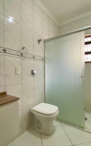 Casa para alugar com 250m², 4 quartos e 4 vagas Casa para alugar com 250m², 4 quartos e 4 vagasBanheiro 2
