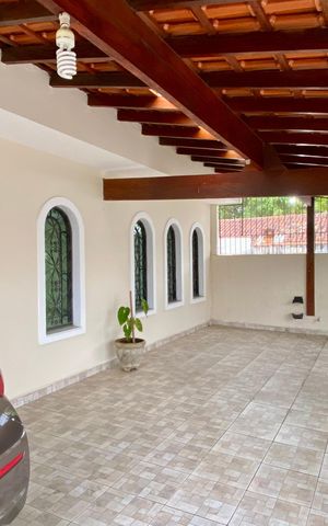 Casa para alugar com 250m², 4 quartos e 4 vagas Casa para alugar com 250m², 4 quartos e 4 vagasGaragem
