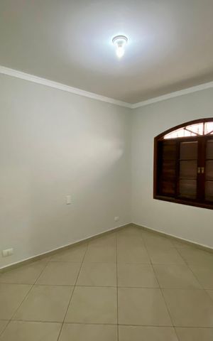 Casa para alugar com 250m², 4 quartos e 4 vagas Casa para alugar com 250m², 4 quartos e 4 vagasQuarto 1