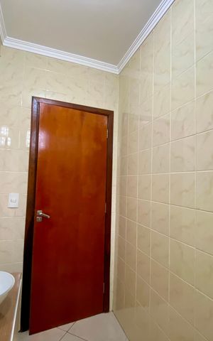Casa para alugar com 250m², 4 quartos e 4 vagas Casa para alugar com 250m², 4 quartos e 4 vagasBanheiro 1