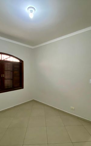 Casa para alugar com 250m², 4 quartos e 4 vagas Casa para alugar com 250m², 4 quartos e 4 vagasQuarto 1