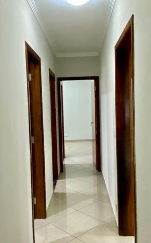 Casa para alugar com 250m², 4 quartos e 4 vagas Casa para alugar com 250m², 4 quartos e 4 vagasCorredor interno