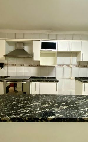 Casa para alugar com 250m², 4 quartos e 4 vagas Casa para alugar com 250m², 4 quartos e 4 vagasCozinha