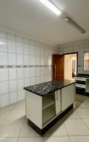 Casa para alugar com 250m², 4 quartos e 4 vagas Casa para alugar com 250m², 4 quartos e 4 vagasCozinha