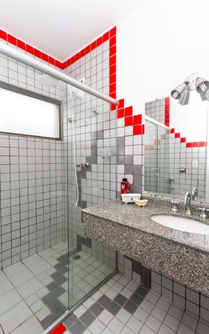 Casa de condomínio à venda com 435m², 5 quartos e 6 vagas Casa de condomínio à venda com 435m², 5 quartos e 6 vagasBanheiro da Suíte 3