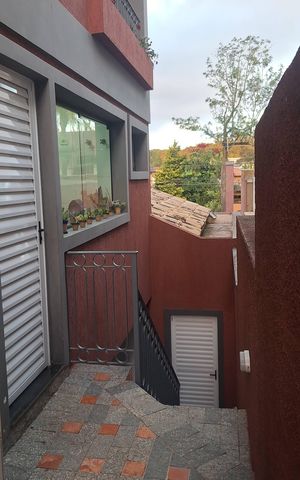 Casa de condomínio à venda com 435m², 4 quartos e 6 vagas Casa de condomínio à venda com 435m², 4 quartos e 6 vagasQuintal - Corredor Lateral