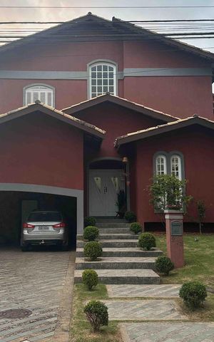 Casa de condomínio à venda com 435m², 4 quartos e 6 vagas Casa de condomínio à venda com 435m², 4 quartos e 6 vagasFachada