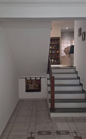 Casa de condomínio à venda com 435m², 4 quartos e 6 vagas Casa de condomínio à venda com 435m², 4 quartos e 6 vagasHall
