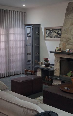 Casa de condomínio à venda com 435m², 4 quartos e 6 vagas Casa de condomínio à venda com 435m², 4 quartos e 6 vagasSala de Estar