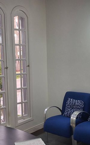 Casa de condomínio à venda com 435m², 4 quartos e 6 vagas Casa de condomínio à venda com 435m², 4 quartos e 6 vagasEscritorio