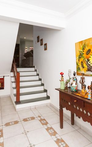 Casa de condomínio à venda com 435m², 5 quartos e 6 vagas Casa de condomínio à venda com 435m², 5 quartos e 6 vagasHall de Entrada